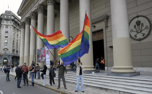 La chiesa cattolica italiana accoglie i credenti omosessuali? GLBT News 