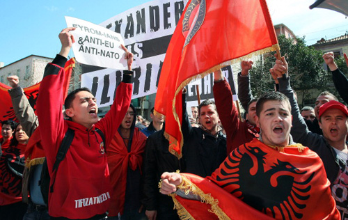 Albania, primo gay pride a Tirana in occasione della giornata internazionale contro l'omofobia Manifestazioni Gay Omofobia Primo Piano 