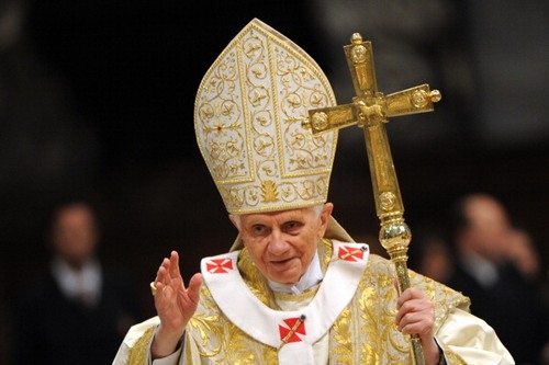 Il Papa: "Correnti politiche cercano di modificare la definizione legale di matrimoni" Omofobia 