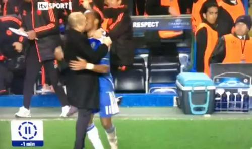 Bacio gay tra Roberto Di Matteo e Didier Drogba? GLBT News 