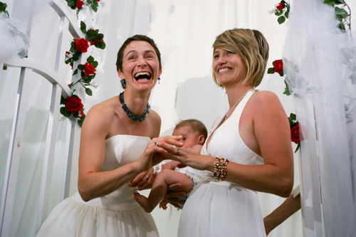 Gran Bretagna, coppia gay apre primo centro per maternità surrogata GLBT News 