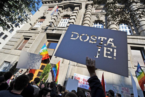 Belgrado, cittadino serbo condannato per omofobia Manifestazioni Gay Omofobia Primo Piano 