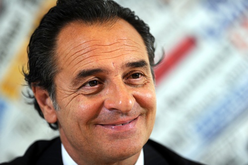 Cesare Prandelli: "Presto qualche calciatore farà coming out". Le reazioni della comunità gay Cultura Gay Primo Piano 