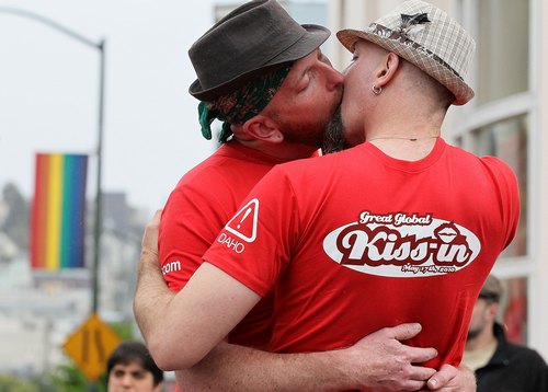 Ricerca gay: gli omofobi sono omosessuali repressi Cultura Gay 