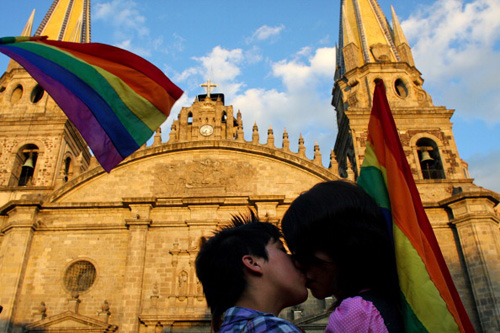 Brasile, la corte riconosce primo matrimonio gay a Rio De Janeiro Cultura Gay Manifestazioni Gay 