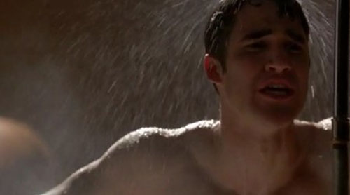 Glee, Darren Criss canta Fighter nudo in doccia Televisione Gay Video 