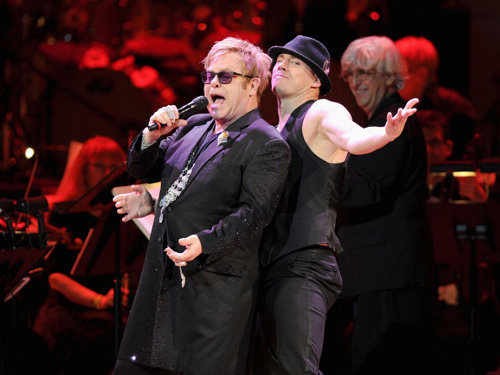 Elton John e Channing Tatum, ballo alla manifestazione di beneficenza Gossip Gay Manifestazioni Gay 