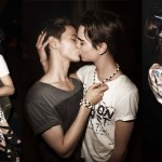 H&M: baci gay nella collezione moda contro l'Aids GLBT News 