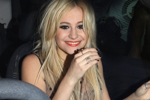 Pixie Lott: "Le mie fan impazziscono per i miei seni"  Gossip Gay 