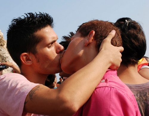 Matrimoni gay, ne parla il quotidiano israeliano Haaretz Cultura Gay 