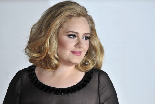 Adele e il cuore spezzato da un fidanzato bisessuale Gossip Gay 