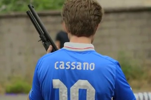 Euro 2012, Apocalypse Gay, Cassano vs Cecchi Paone: commenti omofobi al video GLBT News Omofobia Primo Piano Video 