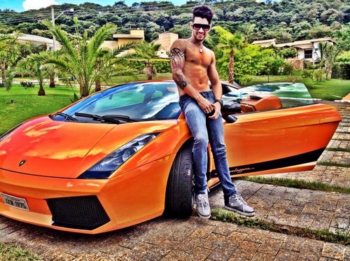 Gusttavo Lima da Balada ad icona gay? (foto) Gallery Icone Gay 