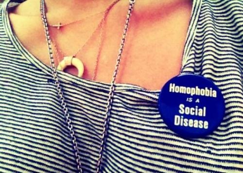 Miley Cyrus: spilla gay-friendly su Twitter Omofobia 