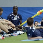 Mario Balotelli superdotato con bandierina (foto) Gallery Icone Gay 