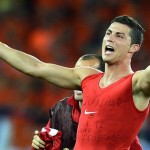 Euro 2012: Cristiano Ronaldo sexy in canotta rossa (foto) Gallery Icone Gay 