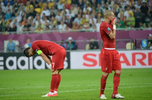 Euro 2012: Cristiano Ronaldo pose gay (foto) Gallery Icone Gay 