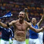 Euro 2012 Italia sexy: Cassano in mutande, Balotelli e Balzaretti nudi (foto) Gallery Icone Gay 