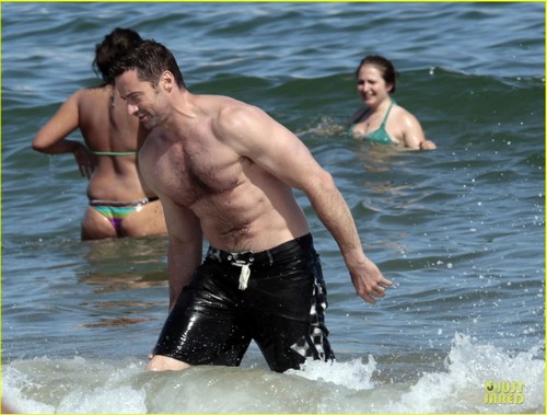 Hugh Jackman nudo al mare (foto) Gallery Icone Gay 