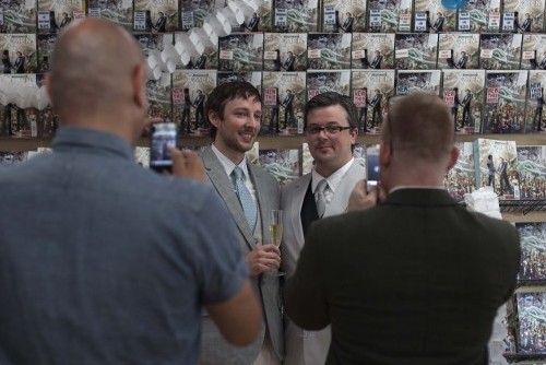 Matrimonio gay all'interno di una fumetteria di Manhattan Cultura Gay 