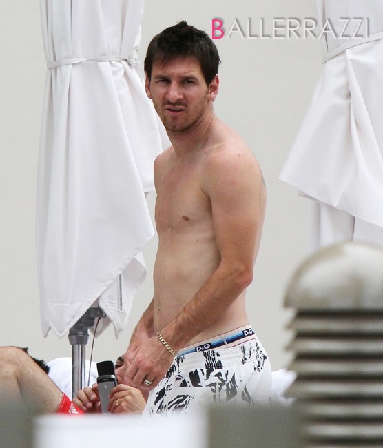 Lionel Messi hot al mare (foto) Gallery Icone Gay 