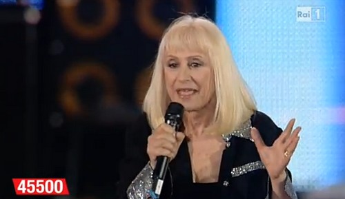 Raffaella Carrà al Concerto per l'Emilia canta Rumore (video) Icone Gay Televisione Gay Video 