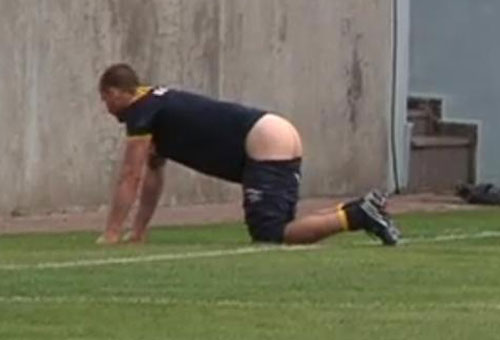 Euro 2012: pallonate sul sedere per Johan Wiland (Video) Cultura Gay 