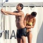 Adrien Brody si fa controllare il sedere dalla fidanzata Gossip Gay 