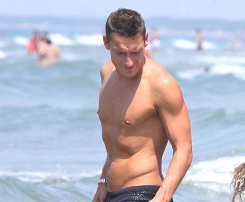 Francesco Totti in vacanza a Sabaudia (foto) Gallery Icone Gay 