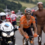 Tour de France: uomo nudo insegue Egoi Martinez (Foto) Gallery Icone Gay 