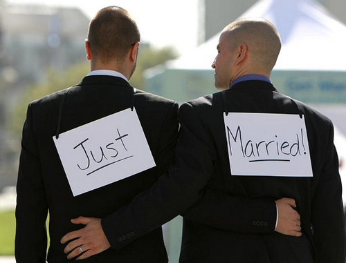 I matrimoni gay spaccano l'Italia: 59% contrari 40% favorevoli Cultura Gay 