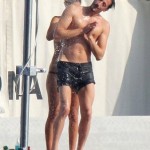 Adrien Brody si fa controllare il sedere dalla fidanzata Gossip Gay 