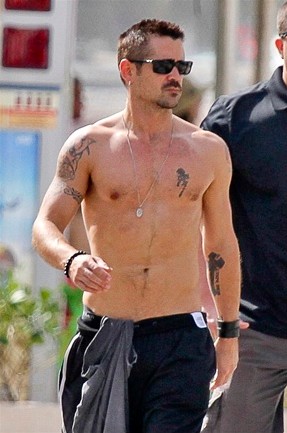 Colin Farrell a petto nudo per le vie di Rio (foto) Gallery Icone Gay 