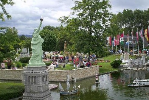 Nessuno sconto per una coppia lesbica al parco a tema: "Non è una famiglia" GLBT News 