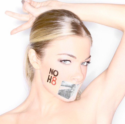 LeAnn Rimes posa per la campagna NOH8 Gallery GLBT News 