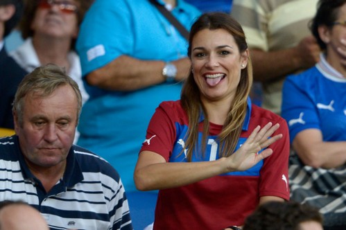 Alena Seredova su Buffon: "Gelosa se un uomo guardasse Gigi con il desiderio con cui lo guardo io" Cultura Gay 