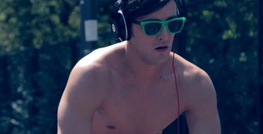 Luca Dirisio fisico hot nel video Dentro un’altra estate (foto)  Gallery Icone Gay 