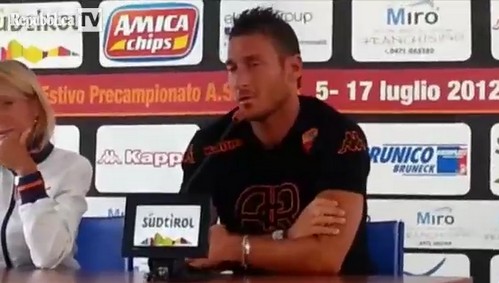 Totti rispetta l'omofobia (video) Cultura Gay Primo Piano 