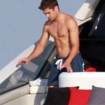 Zac Efron nudo a Saint Tropez (foto) Gallery Icone Gay 