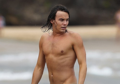 Tyler Blackburn in vacanza alle Hawaii (Foto) Gallery Icone Gay 