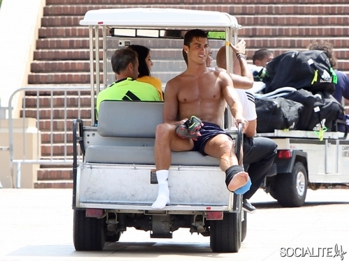 Cristiano Ronaldo senza maglietta (Foto) Gallery Icone Gay 