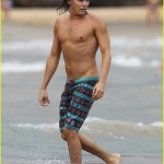 Tyler Blackburn in vacanza alle Hawaii (Foto) Gallery Icone Gay 