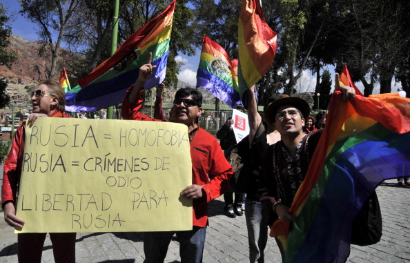 Russia pronta a togliere figli a coppie gay? Omofobia 