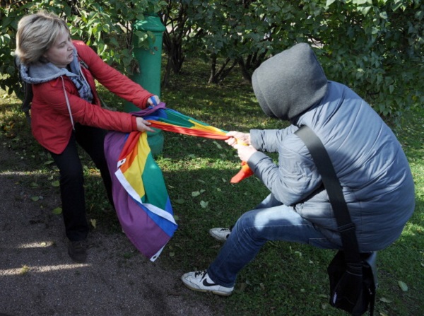 Omofobia spicciola, le sentinelle in piedi Omofobia 