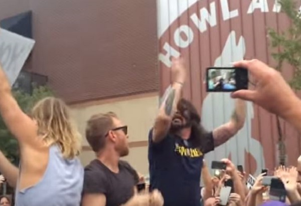 Foo Fighters  contro la Westboro Church GLBT News Manifestazioni Gay 