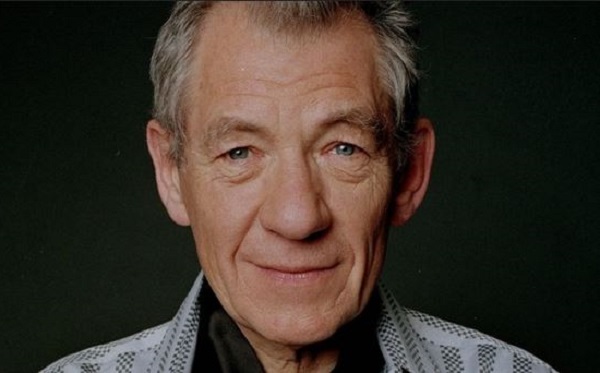 Ian McKellen invita i vip gay al coming out Coming Out 