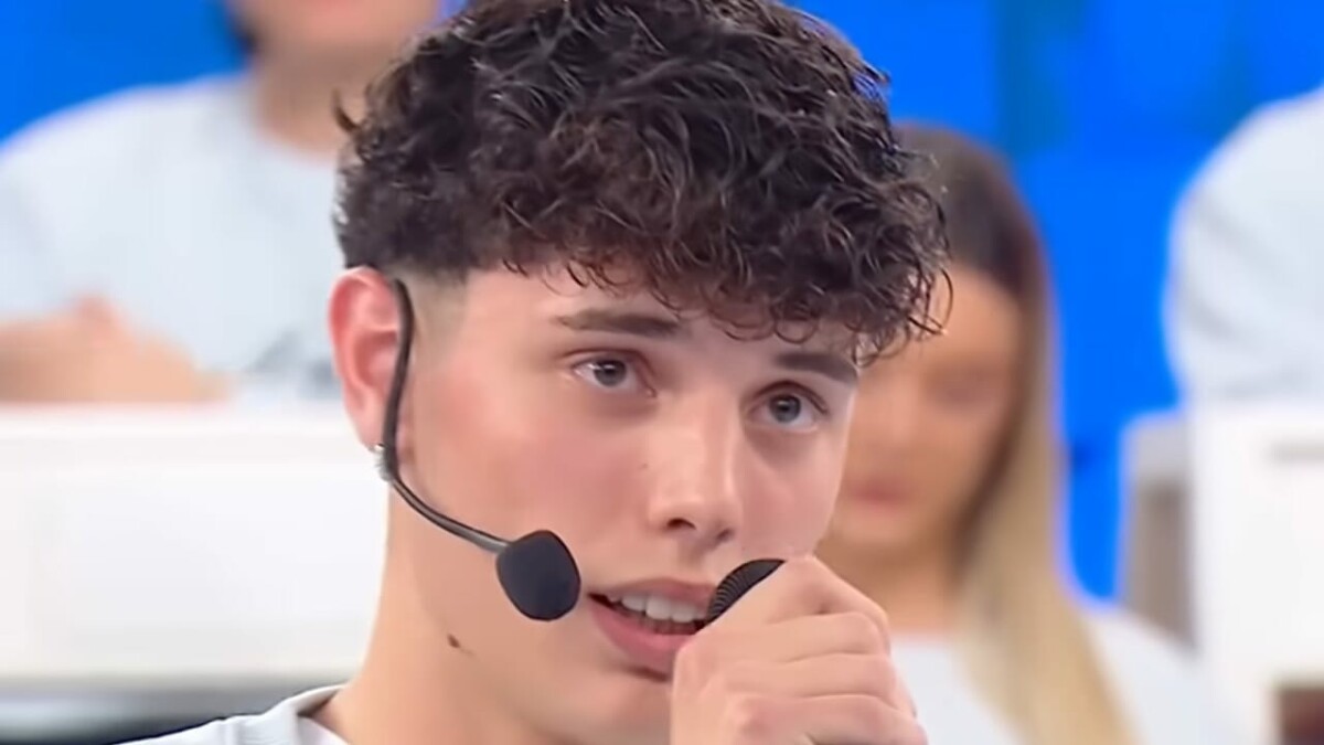 Riccardo Stimolo allontanato da Amici 25 per offese omofobe Riccardo Stimolo allontanato da Amici 25 per offese omofobe GLBT News